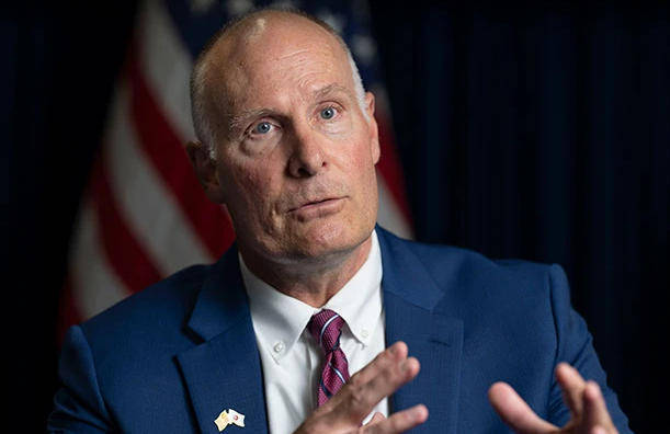 皇冠信用网怎么注册_美议员发癫:阿斯麦卖给中国芯片设备皇冠信用网怎么注册,损害美国利益