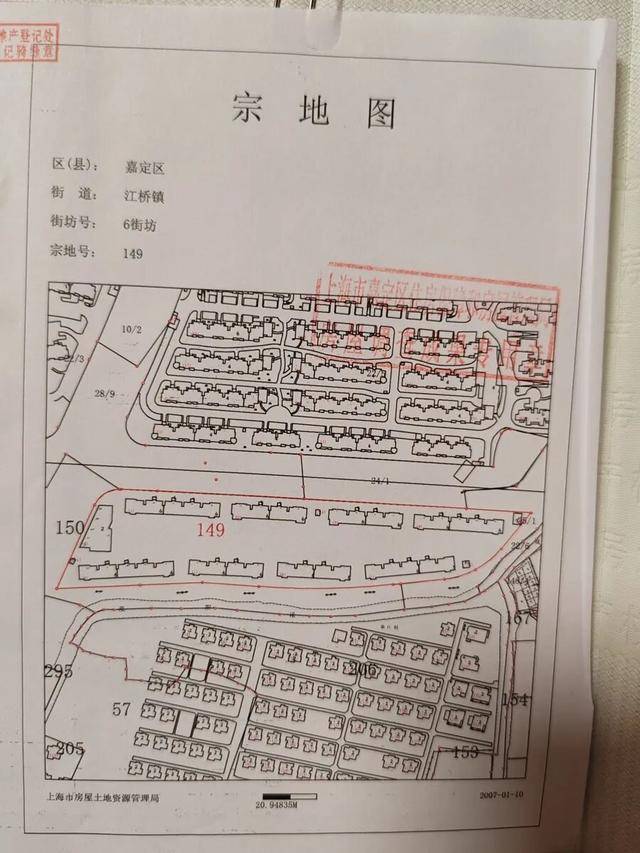 皇冠信用盘如何注册_上海居民投诉后傻眼:只拆了一半!小区绿化被大量铁皮房霸占皇冠信用盘如何注册,还有人住?居民直指小区公共收益疑云