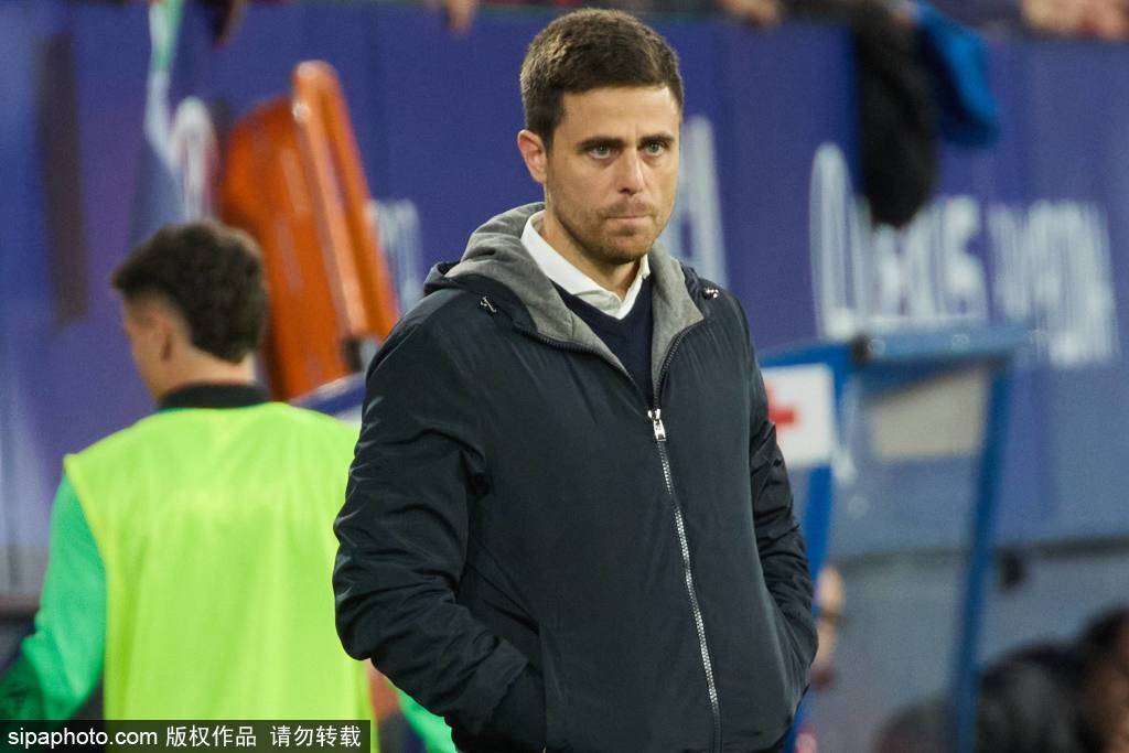 皇冠信用網代理_VAR争议引发的怒火:河南队越位判罚成焦点皇冠信用網代理,亚泰主帅苏亚雷斯被黄牌警告