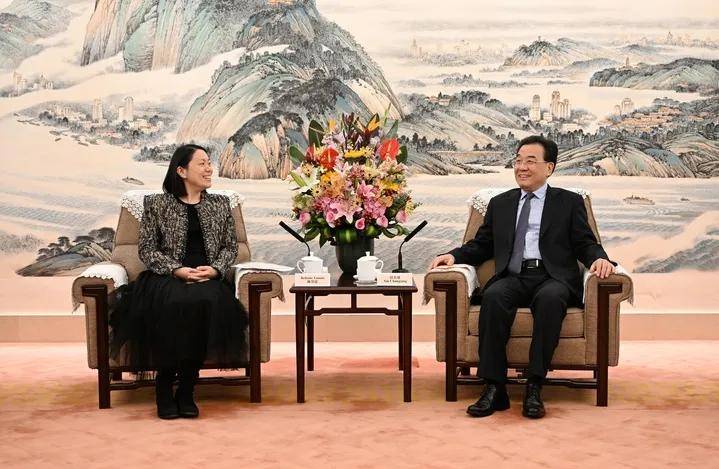 怎么申请皇冠信用网
_江苏省委书记会见的最年轻外资企业家二代怎么申请皇冠信用网
,什么来头?