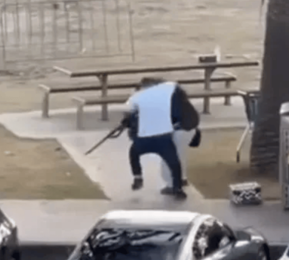 皇冠信用最新地址_澳枪击案空手夺枪男子系水果店老板皇冠信用最新地址,美亿万富翁捐近10万美元